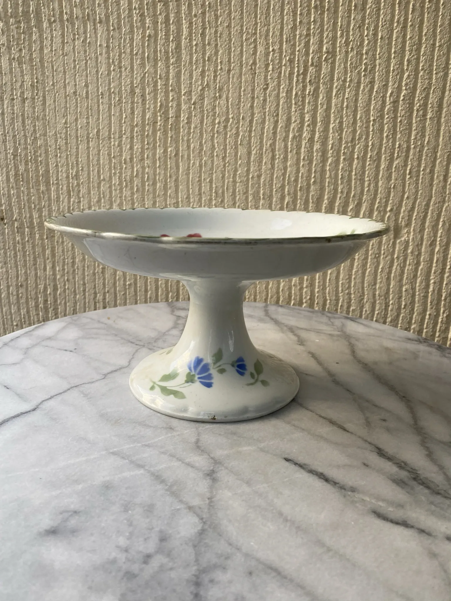 Two antique Luneville K&G compotiers with tulip decoration.