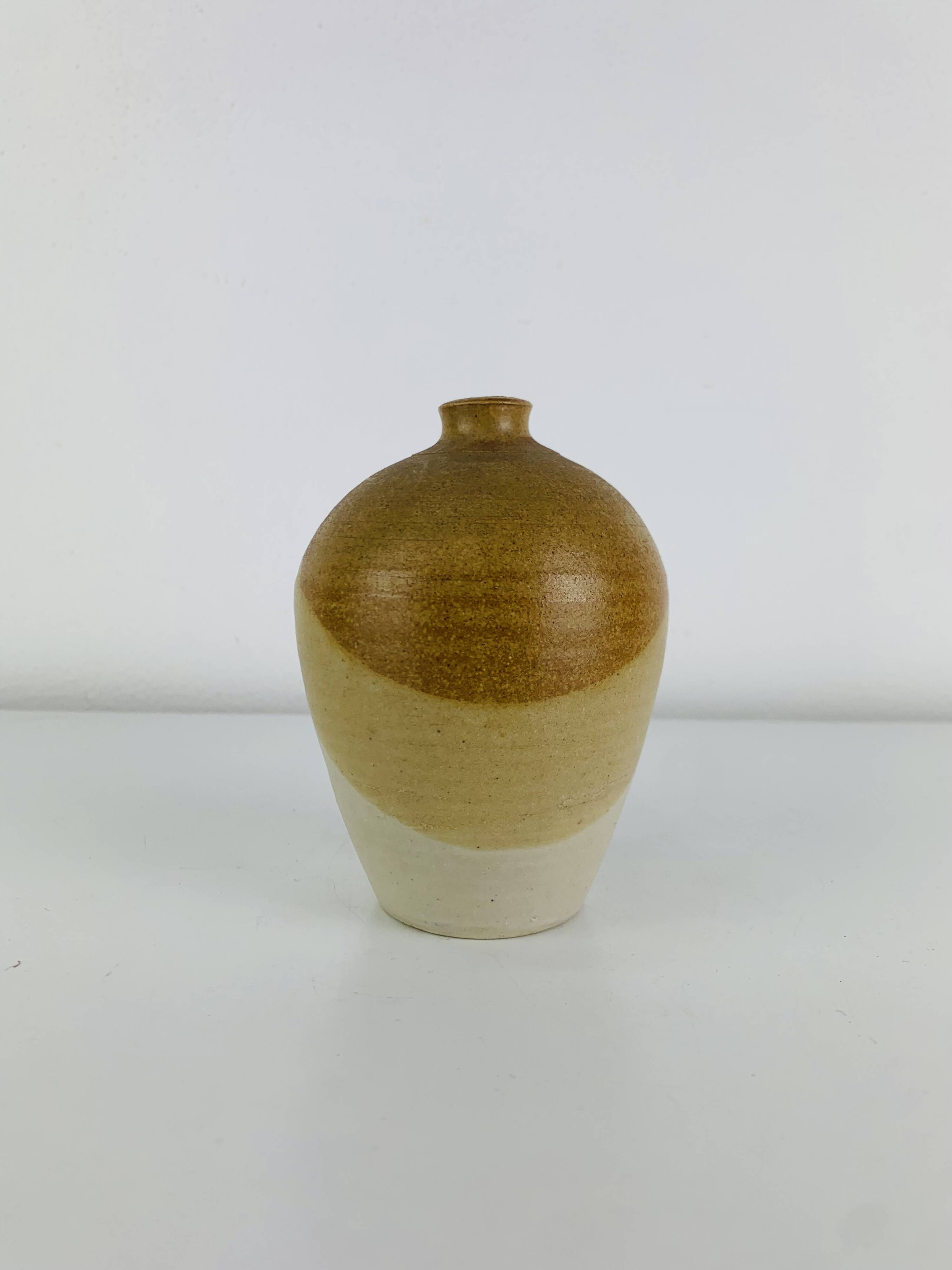 Stoneware vase with organic colours