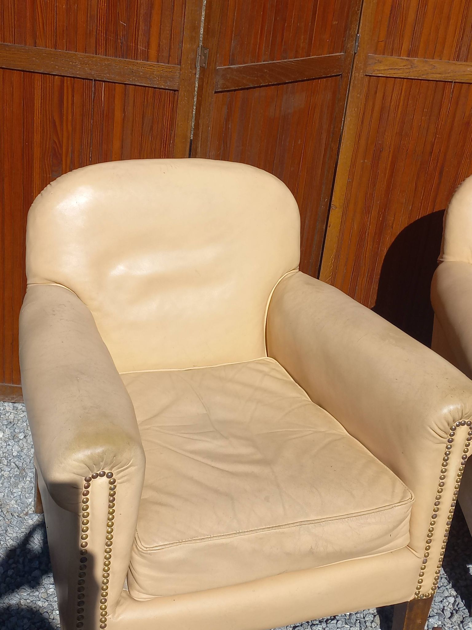 Pair of 1930s club armchairs in ivory leather.