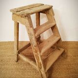 Escabeau en bois ancien