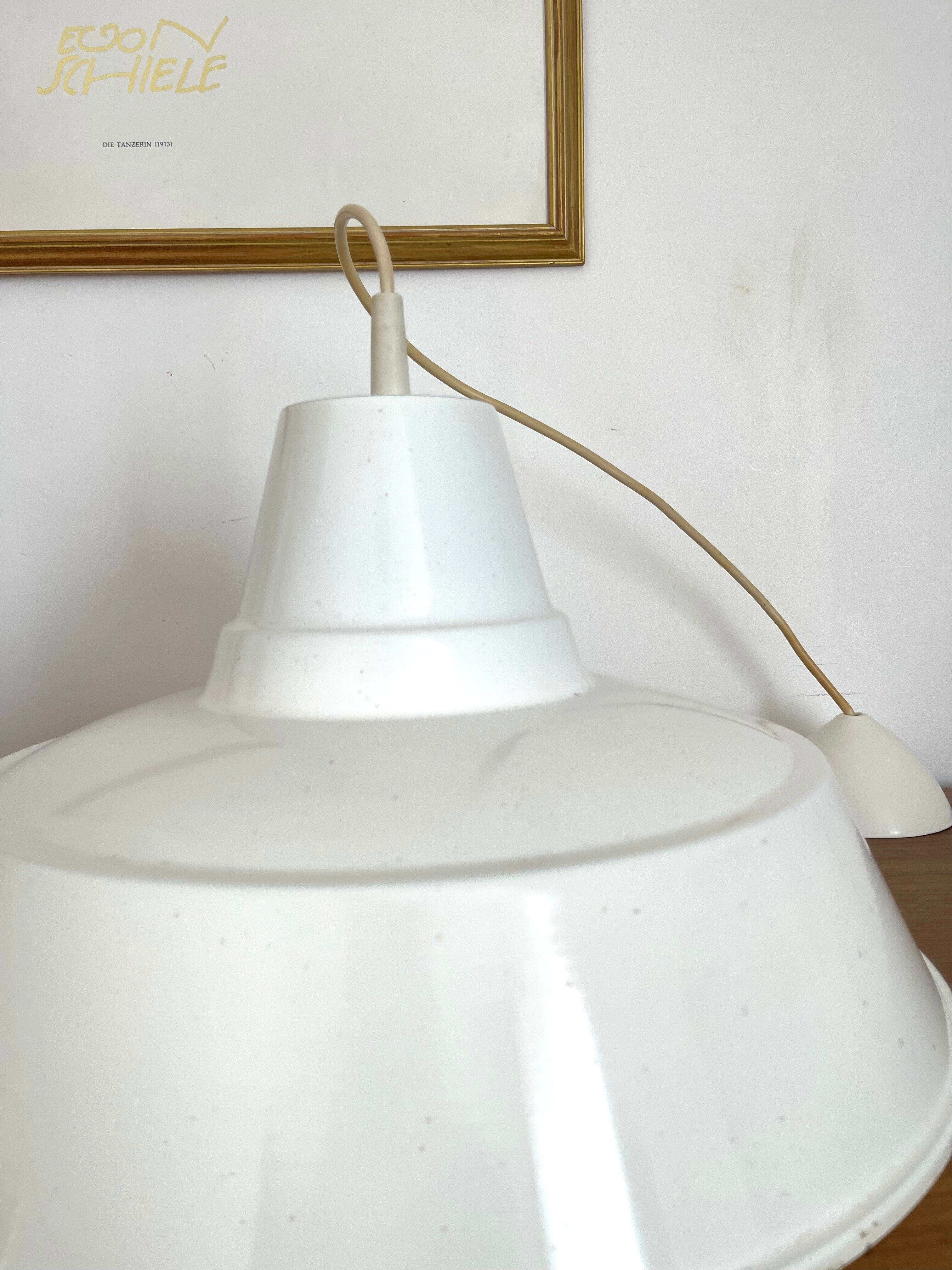 Metal suspension 1980