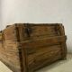 Coffre industriel vintage en bois