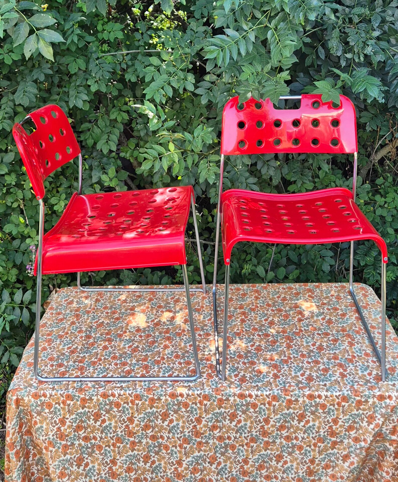Omstak chair by Rodney Kinsman, vintage red metal.