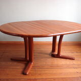 Table à manger massive en teck par Dyrlund, années 1970