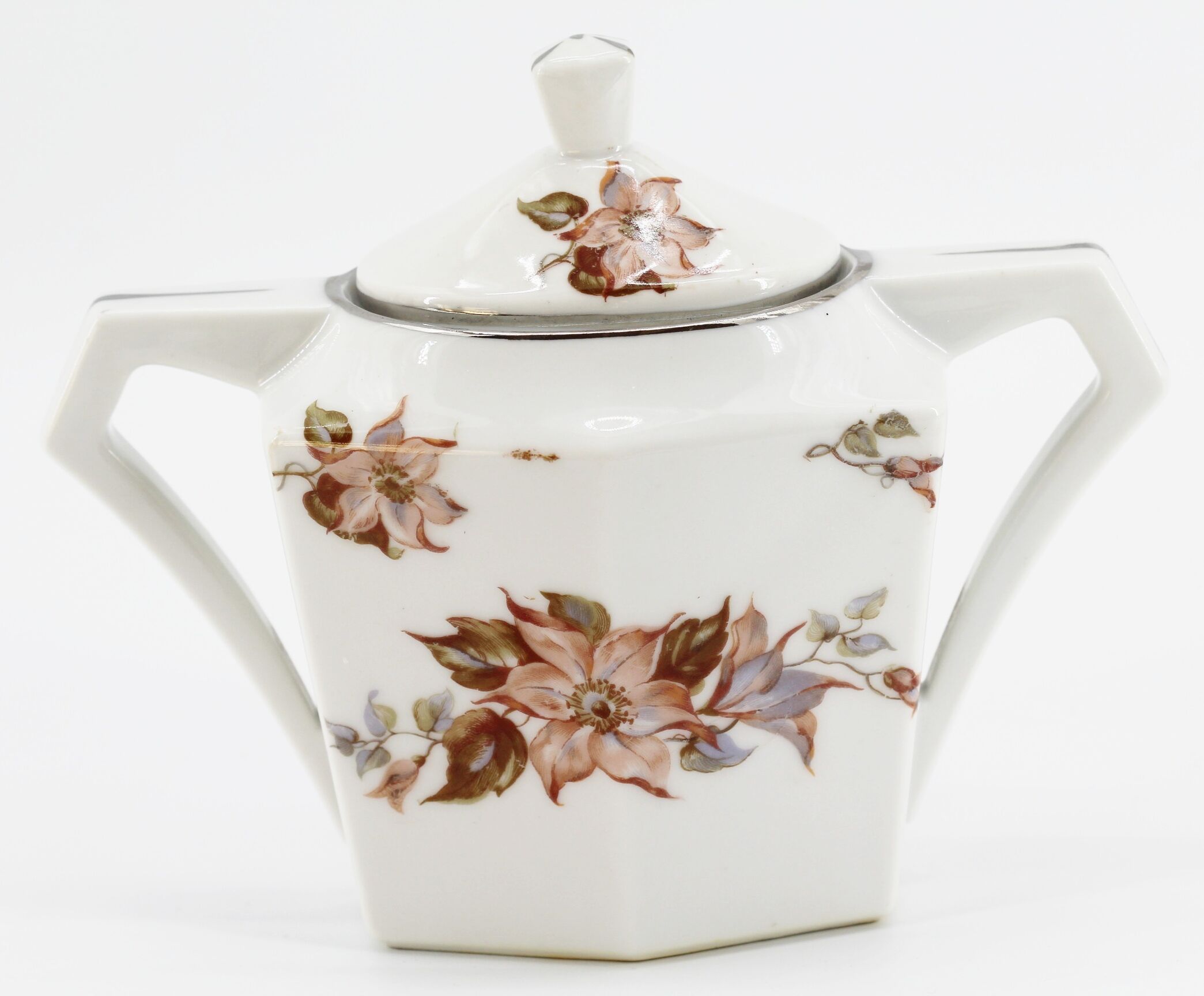 Lot teapot and sugar flowers in ancient ceramic