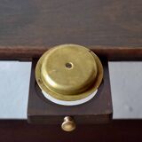 Ancienne sellette porte-revue style scandinave en bois foncé avec cendrier intégré en laiton