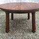 Table ronde brutaliste