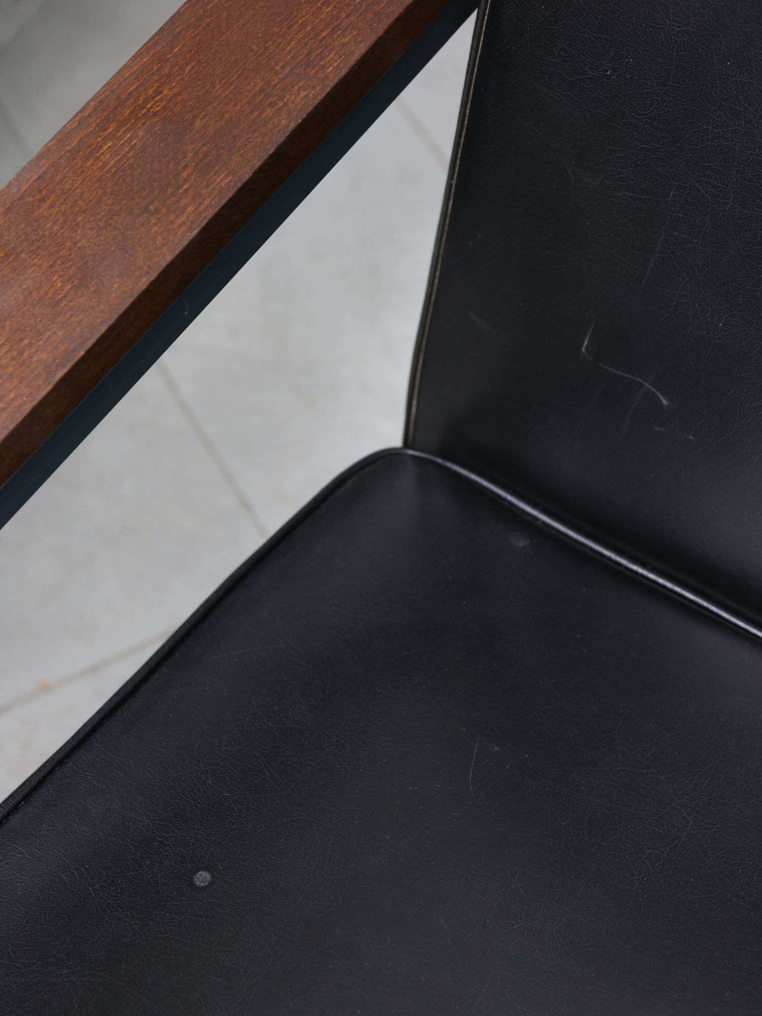 Fauteuil lounge vintage noir Bauhaus, années 70