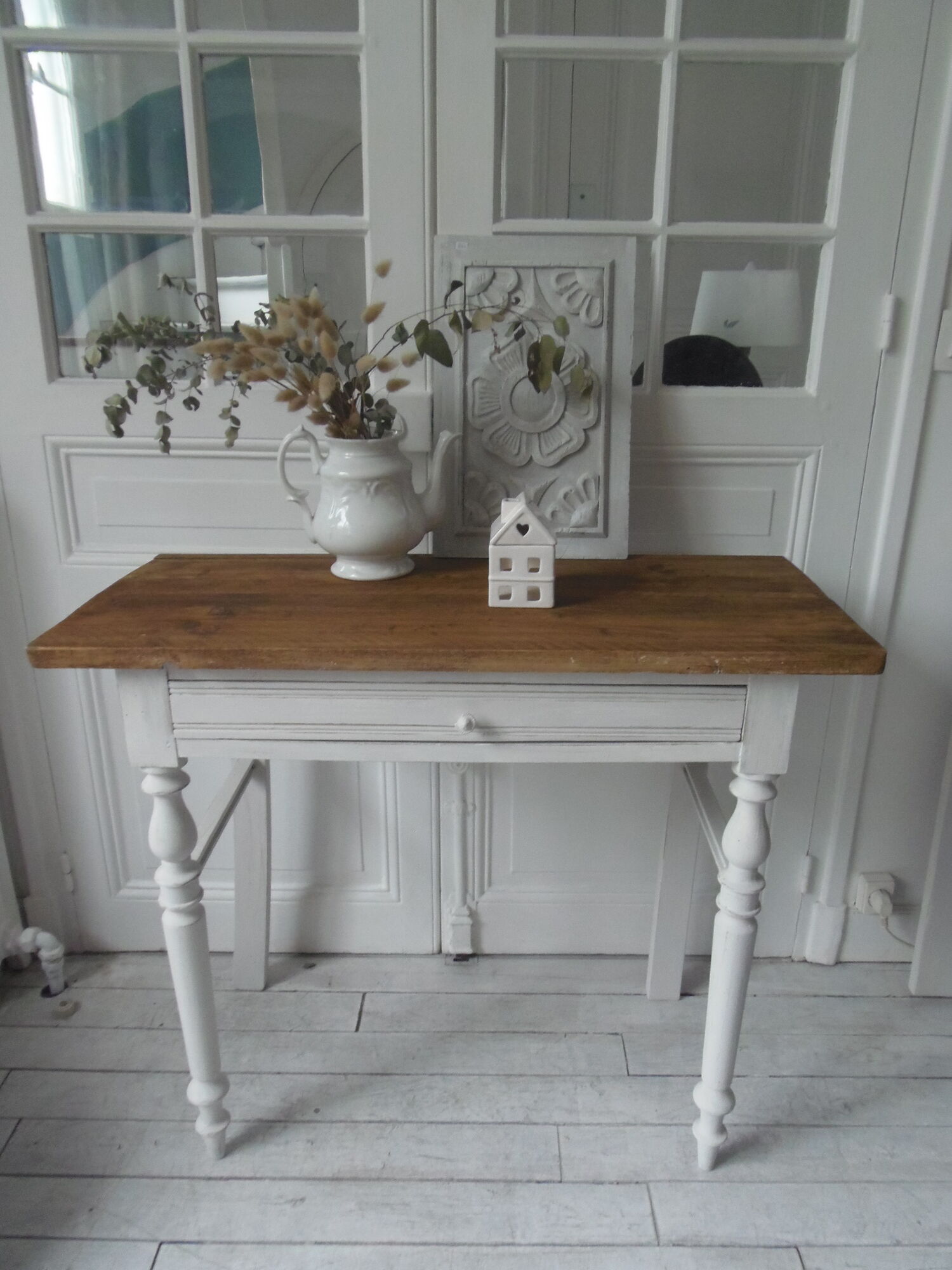 Dessert, old desk, pedestal and pearl grey patinated oak belt, wooden tray