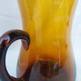 Carafe en verre soufflé ambré