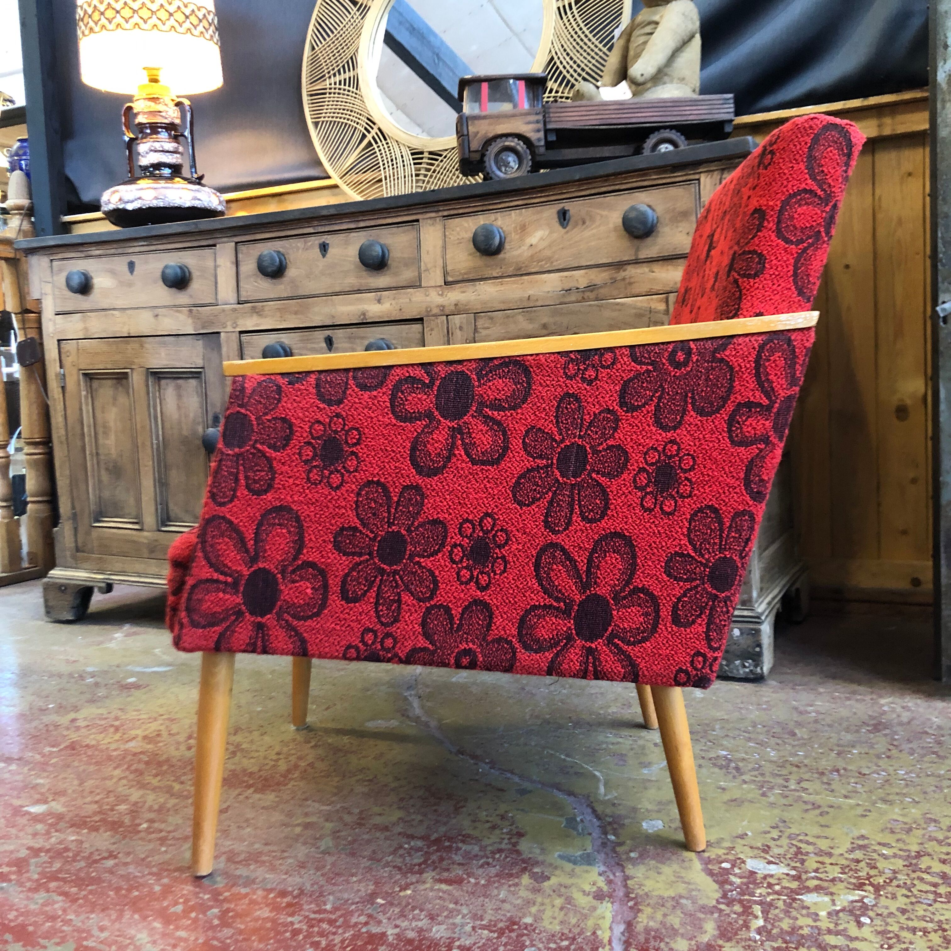 Pair of vintage armchairs dynamic design 60s/70s