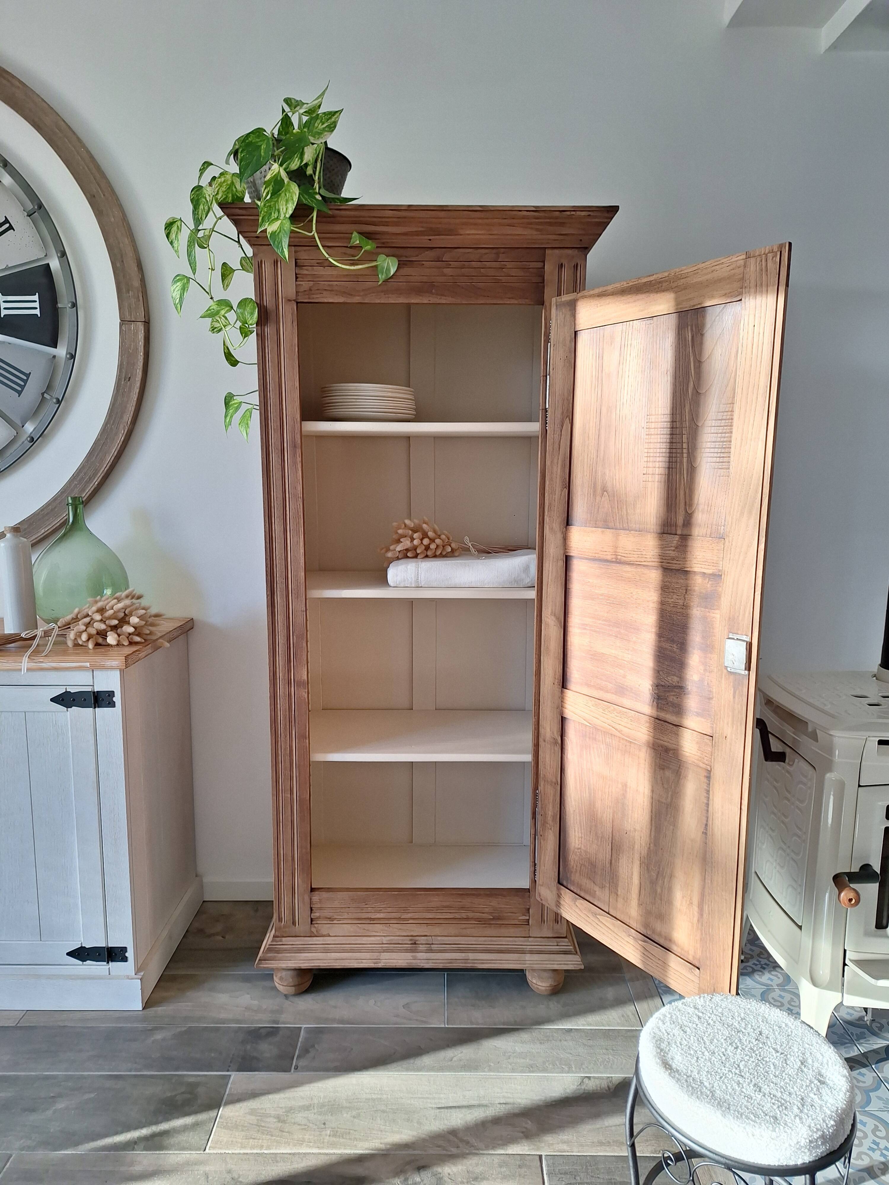Oak solid bonnetière / wardrobe / dresser from 1940