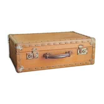 Vintage case with reinforcements