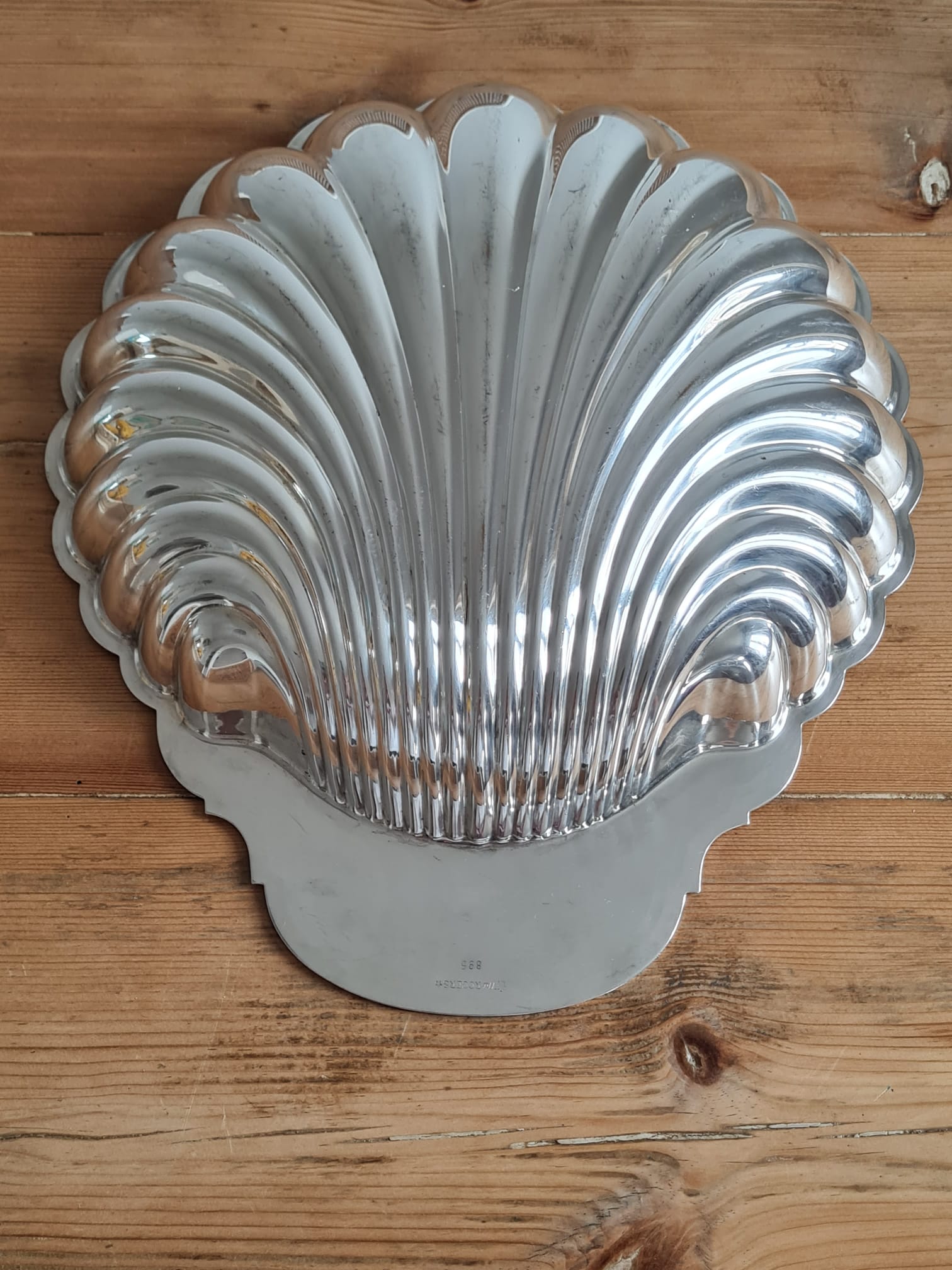 Silver metal dish shell w.rogers