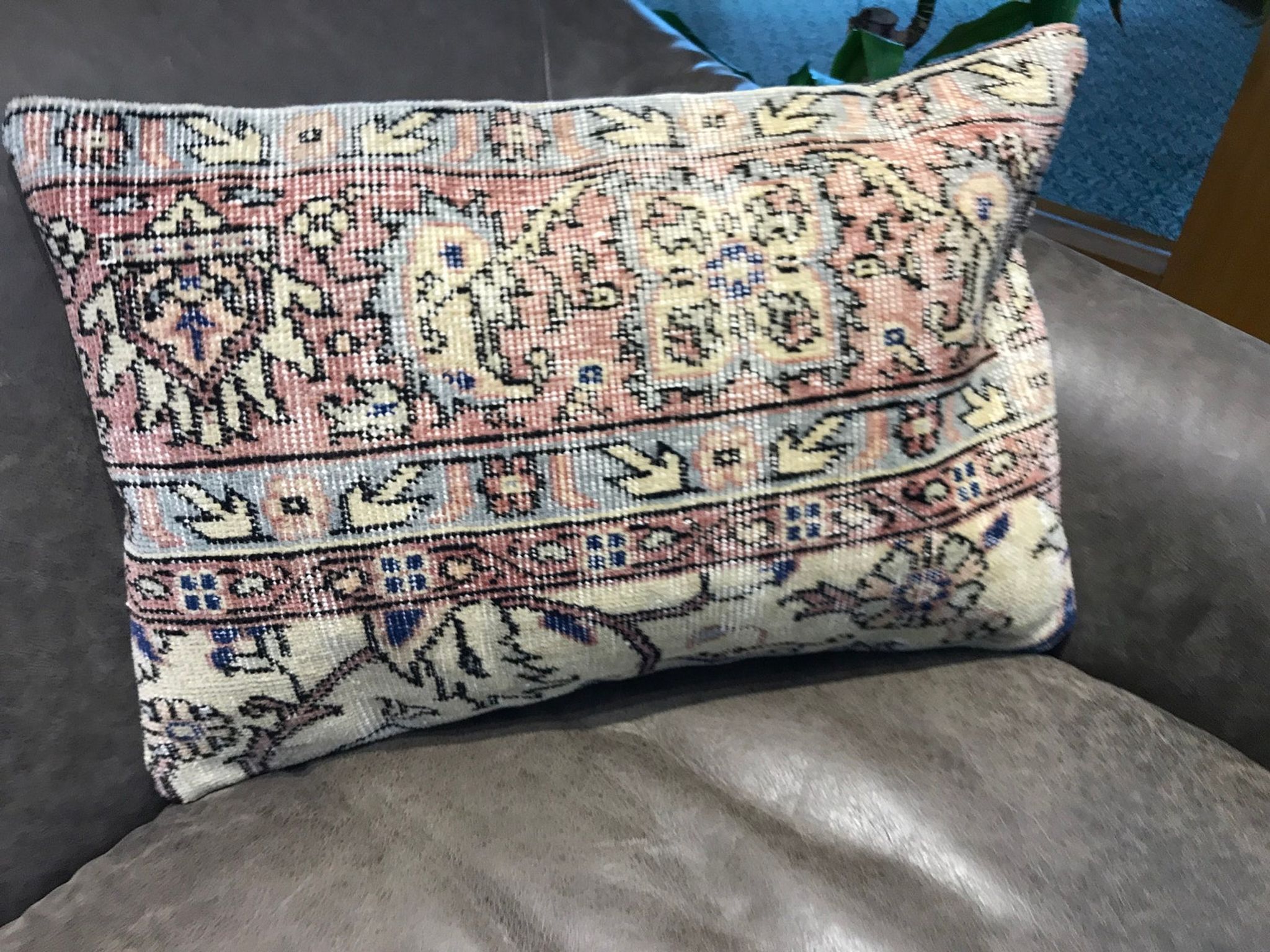 Coussin lombaire délavé vintage avec fleurs 40x60cm