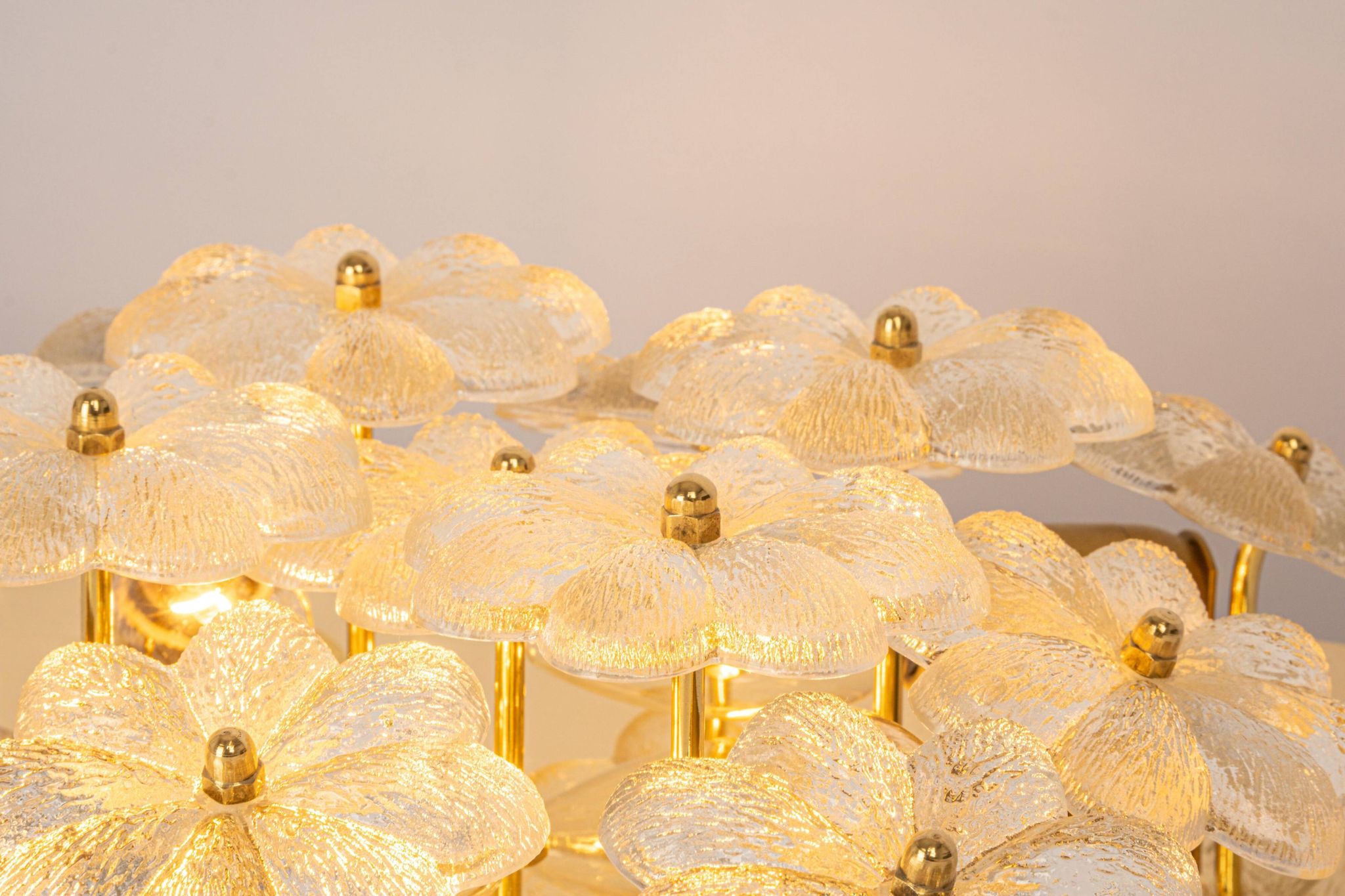 Magnificent small wall lamp/ceiling fixture in glass in the shape of a flower E. Palme, Germany.