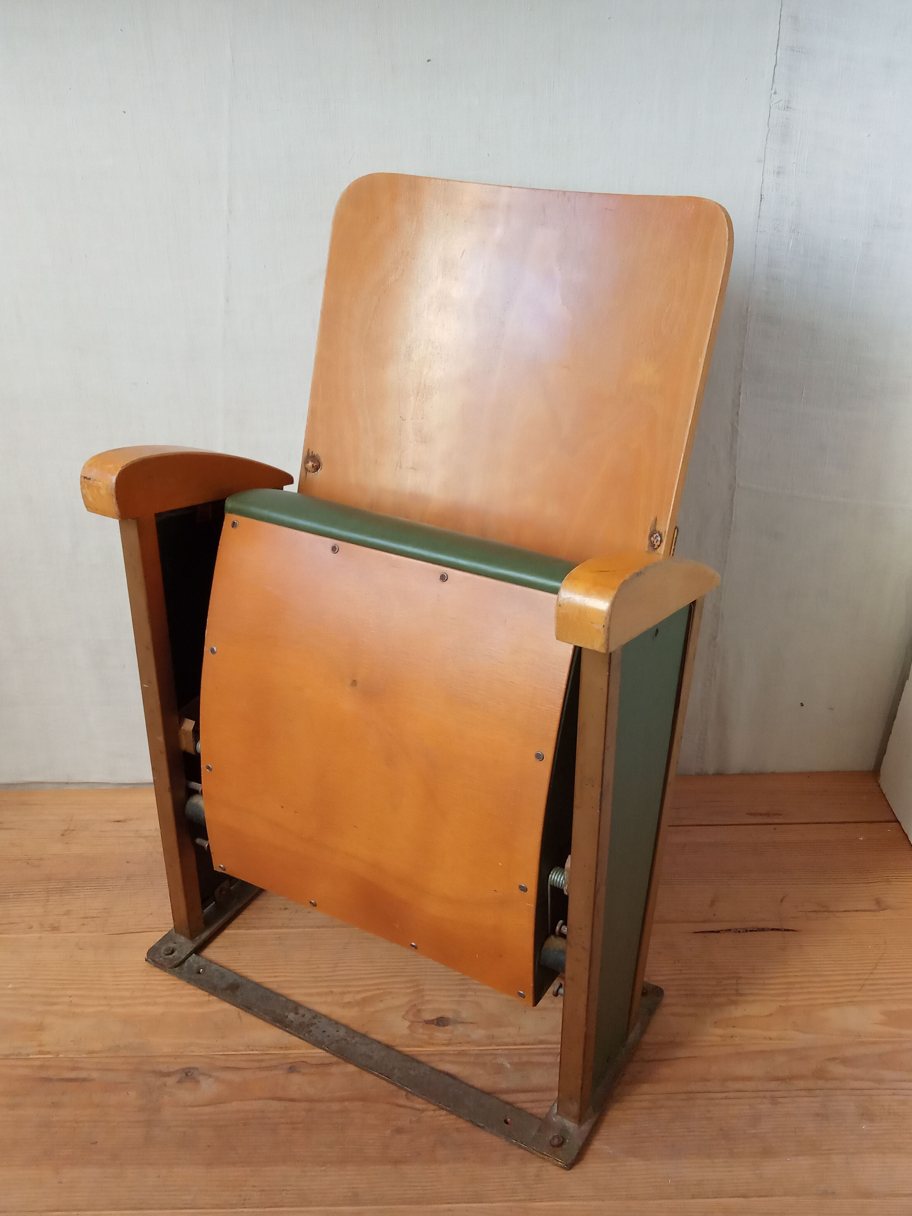 1950s movie chair