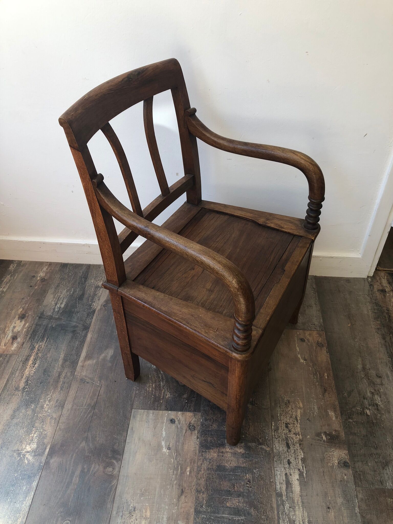 Pierced chair XIX in walnut