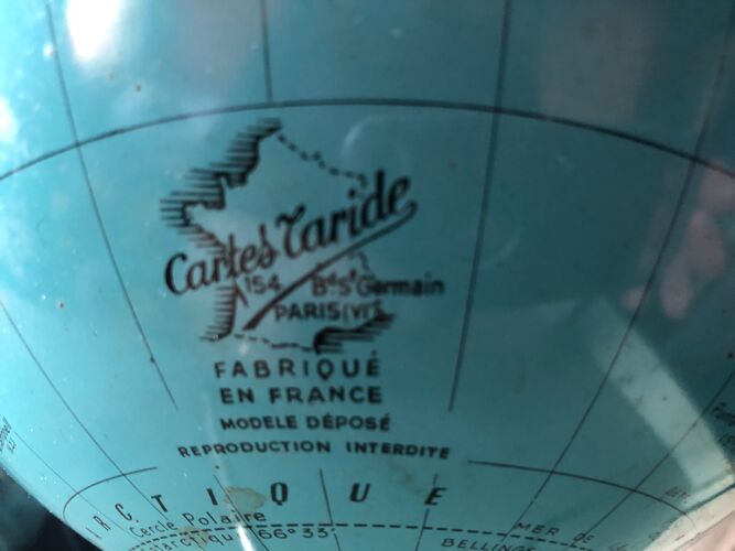 Globe terrestre vintage en tôle peinte signé Taride vers 1960
