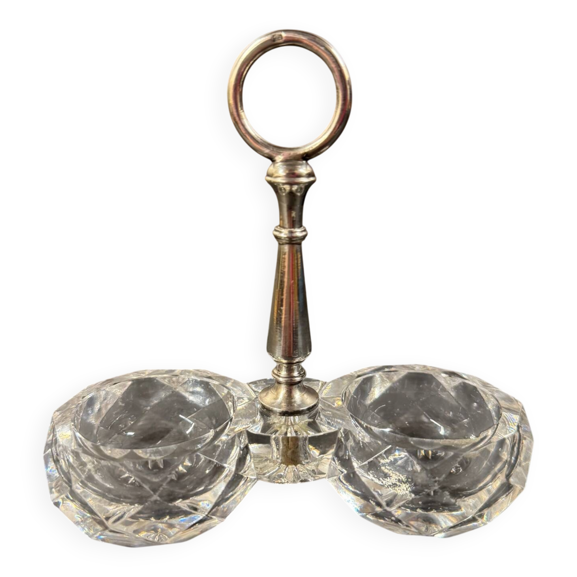 Salière double en cristal taillé signée Baccarat avec monture en métal