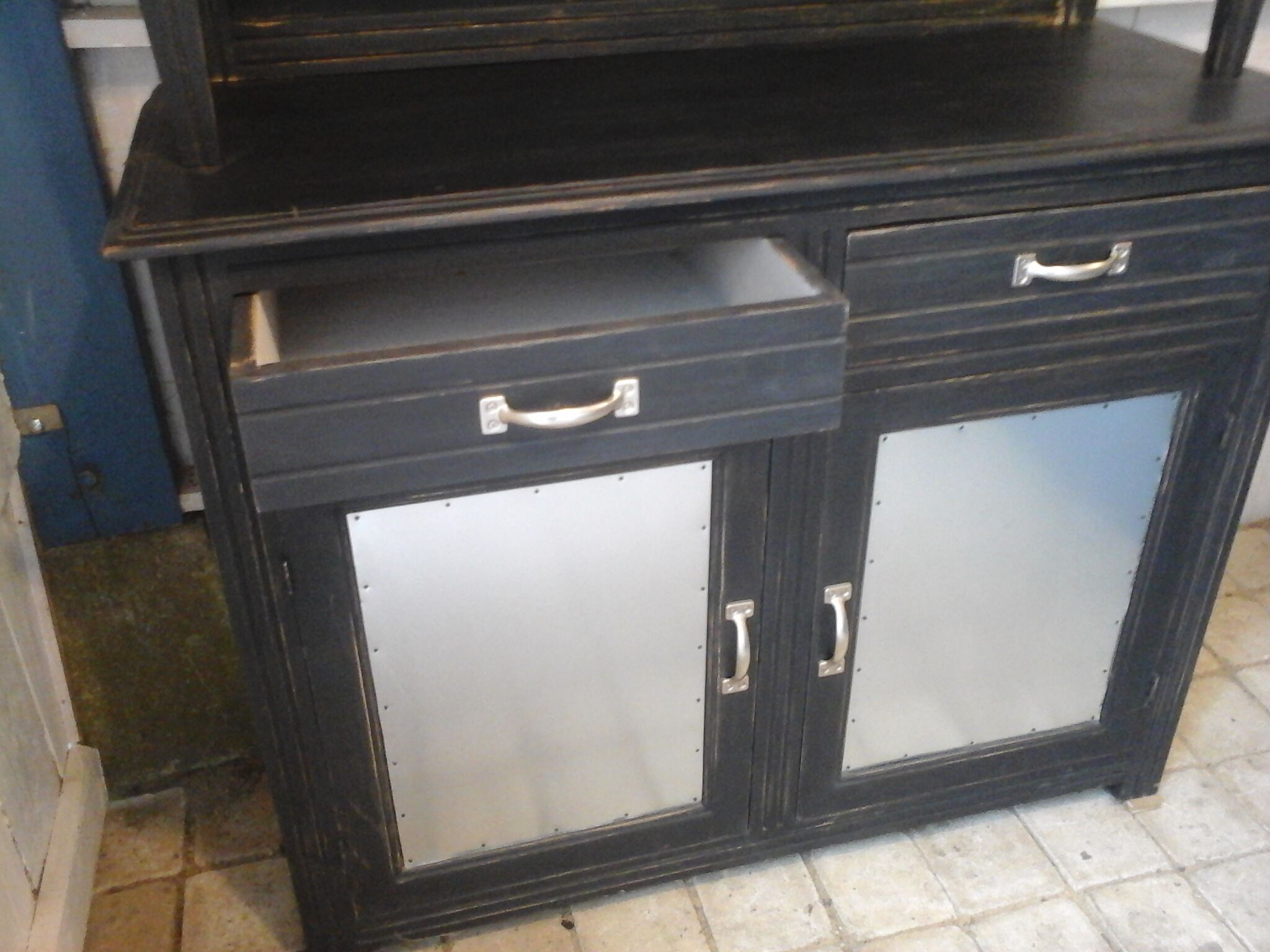 Seasy oak solid black patina and zinc