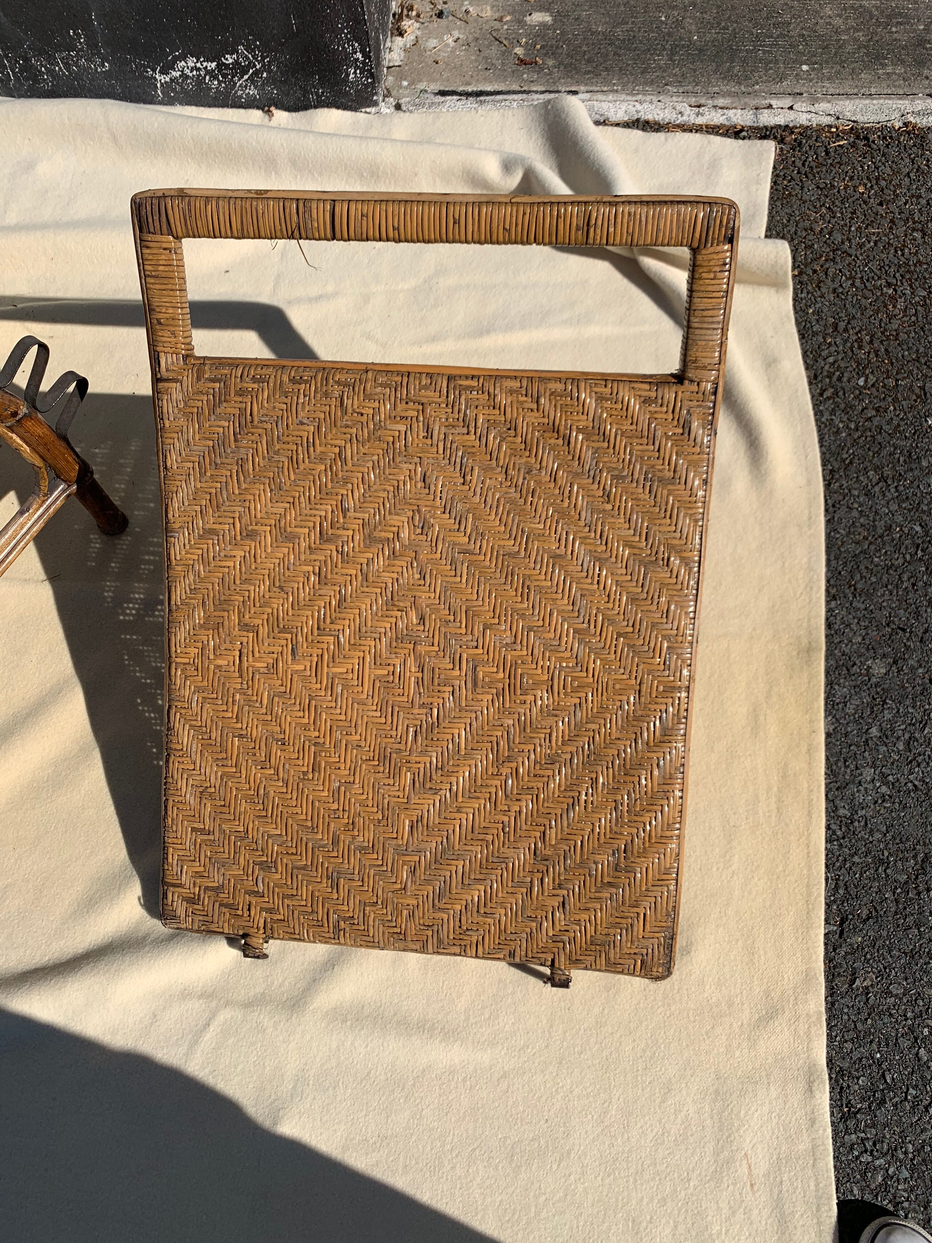 Vintage rattan chaise longue