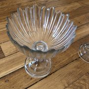 2 crystal cups