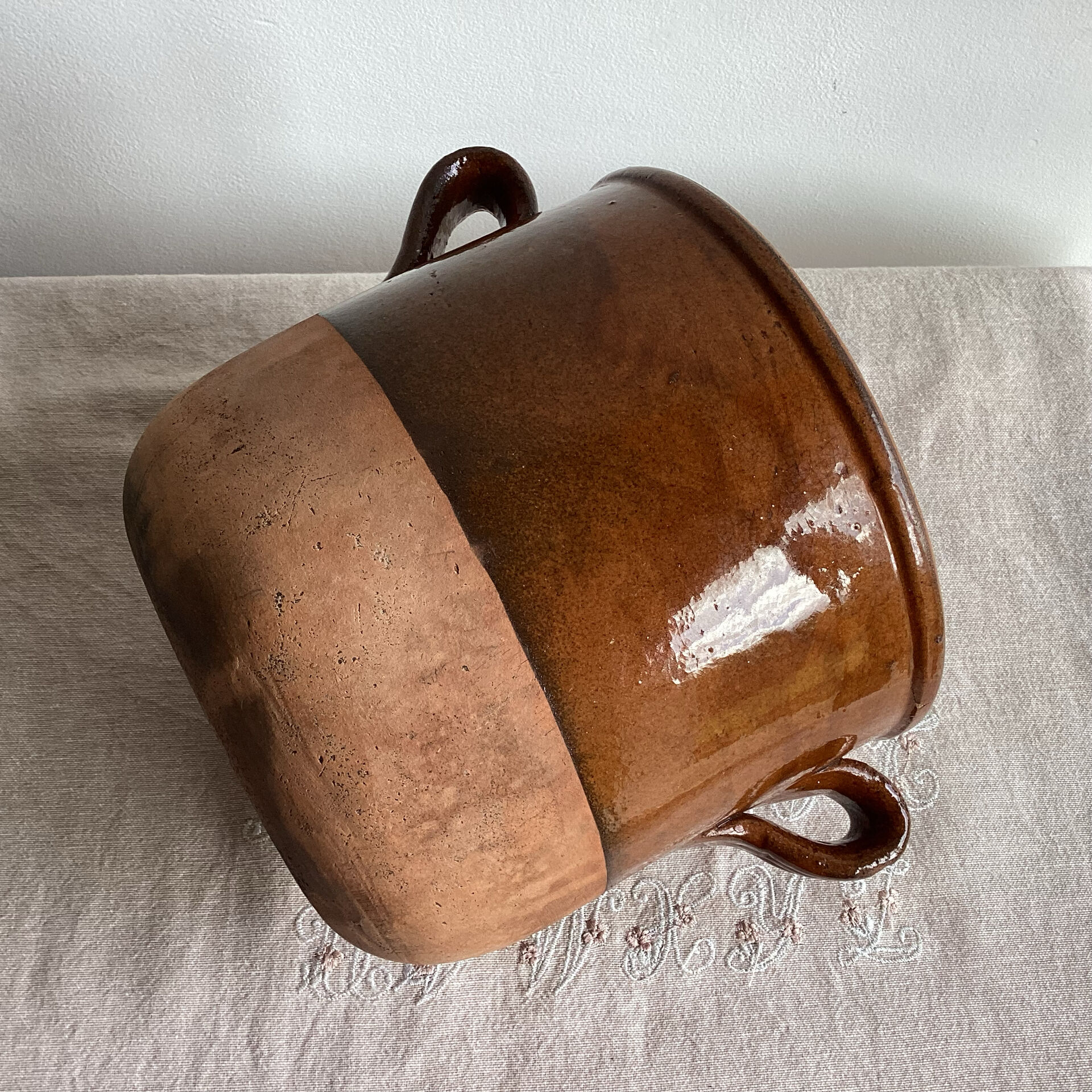 Old semi-glazed terracotta pot digoin