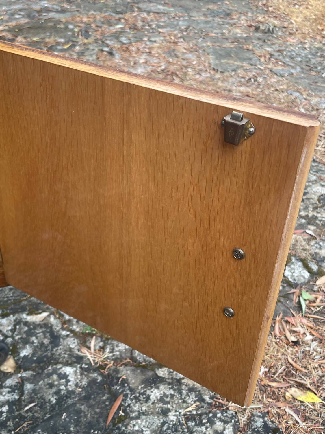 Side table on wheels