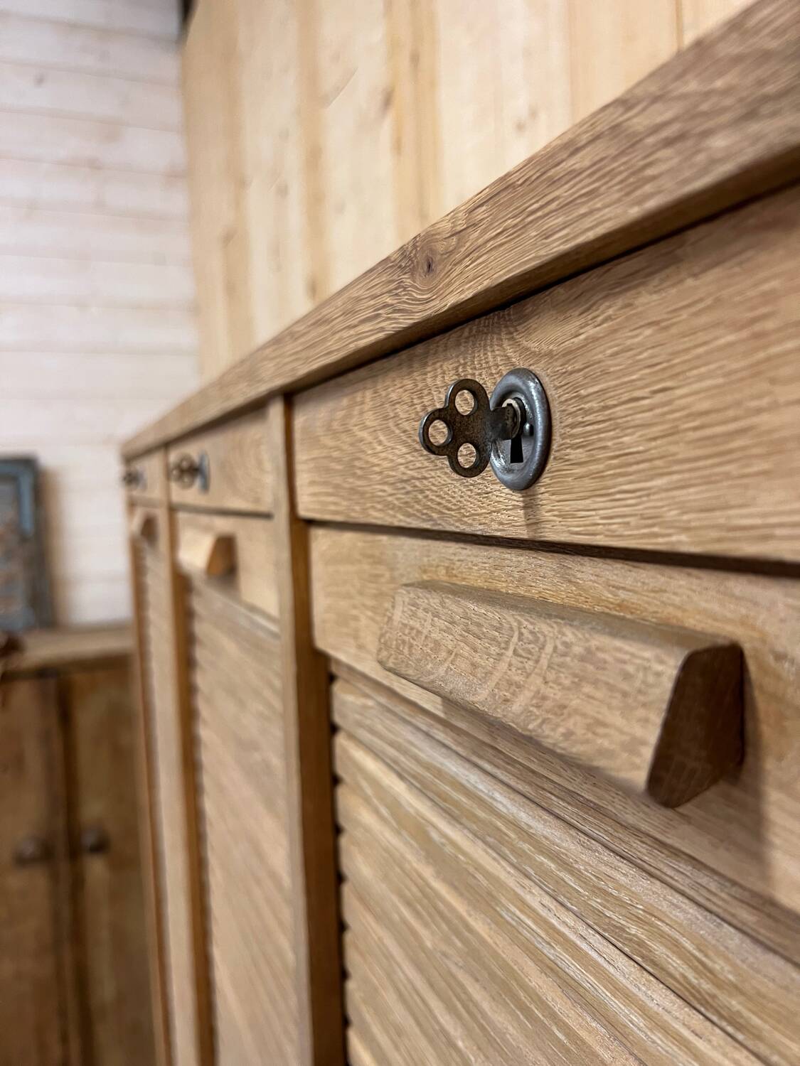 Sliding notary filing cabinet