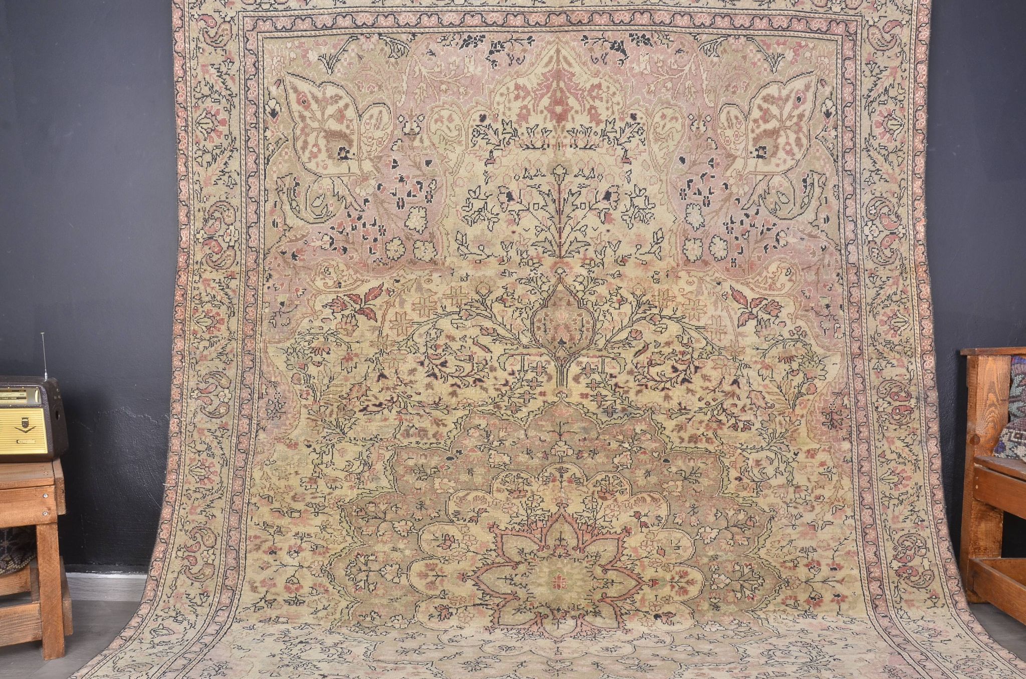 Tapis vintage à motifs floraux, fait à la main, sku698