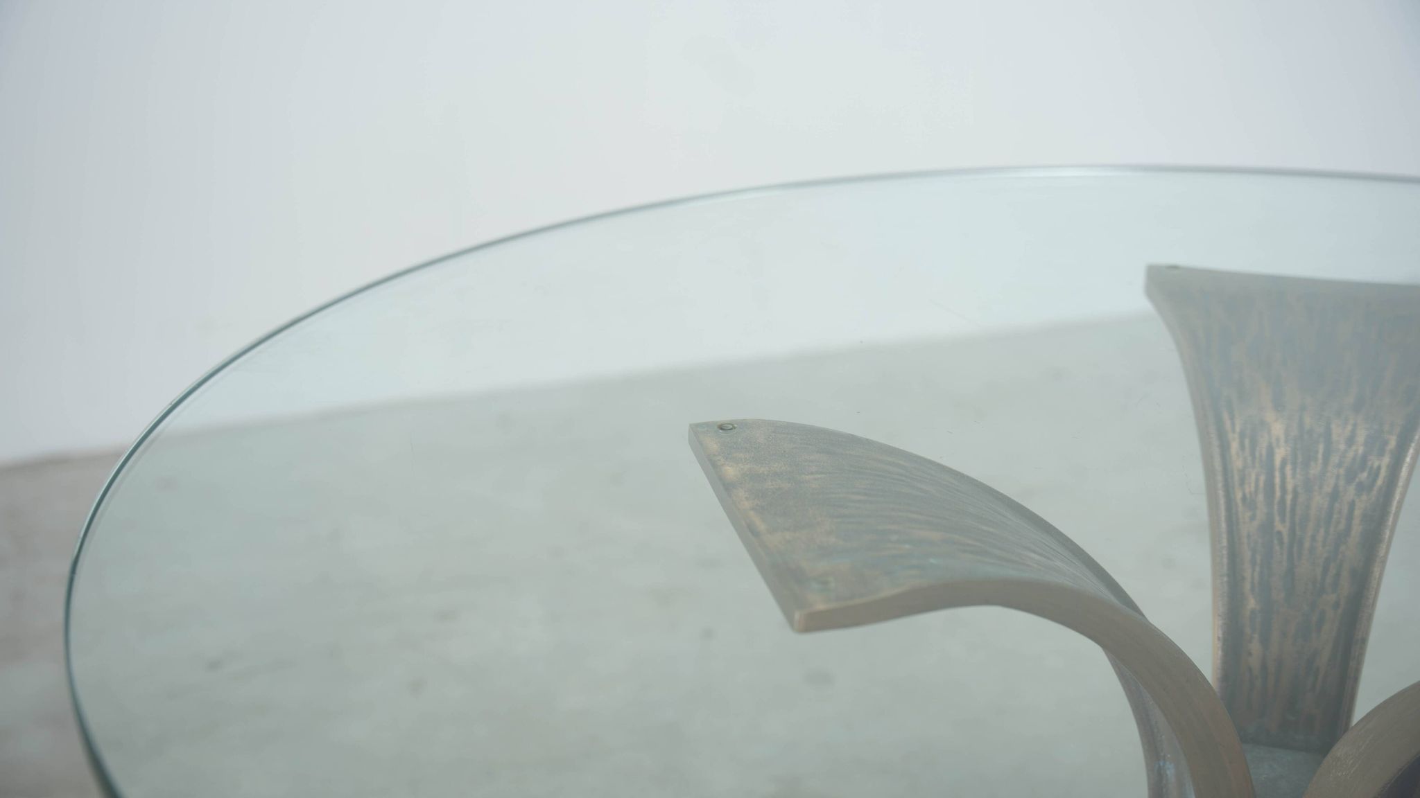 Table basse en bronze de Luciano Frigerio