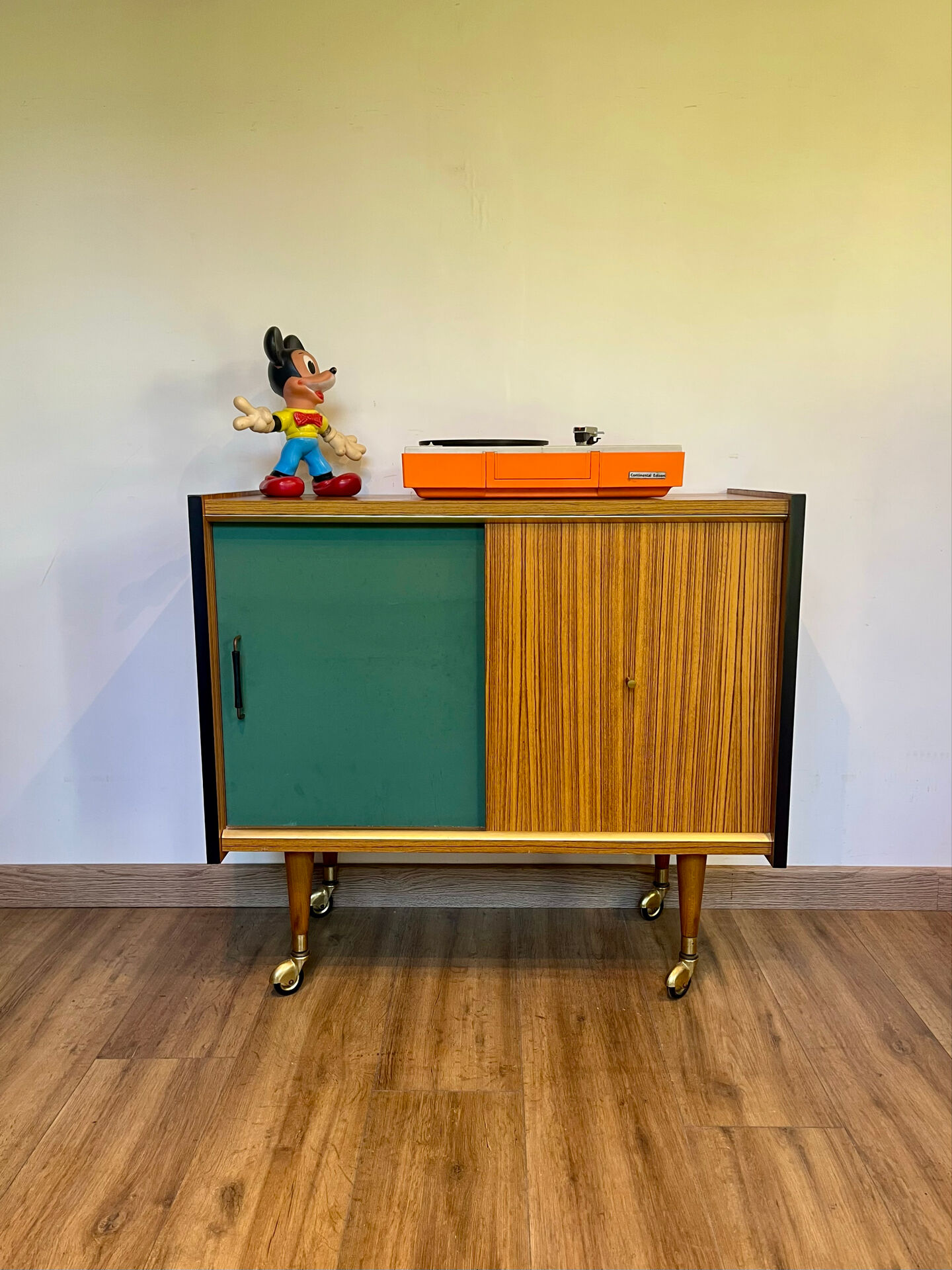 Buffet à roulettes