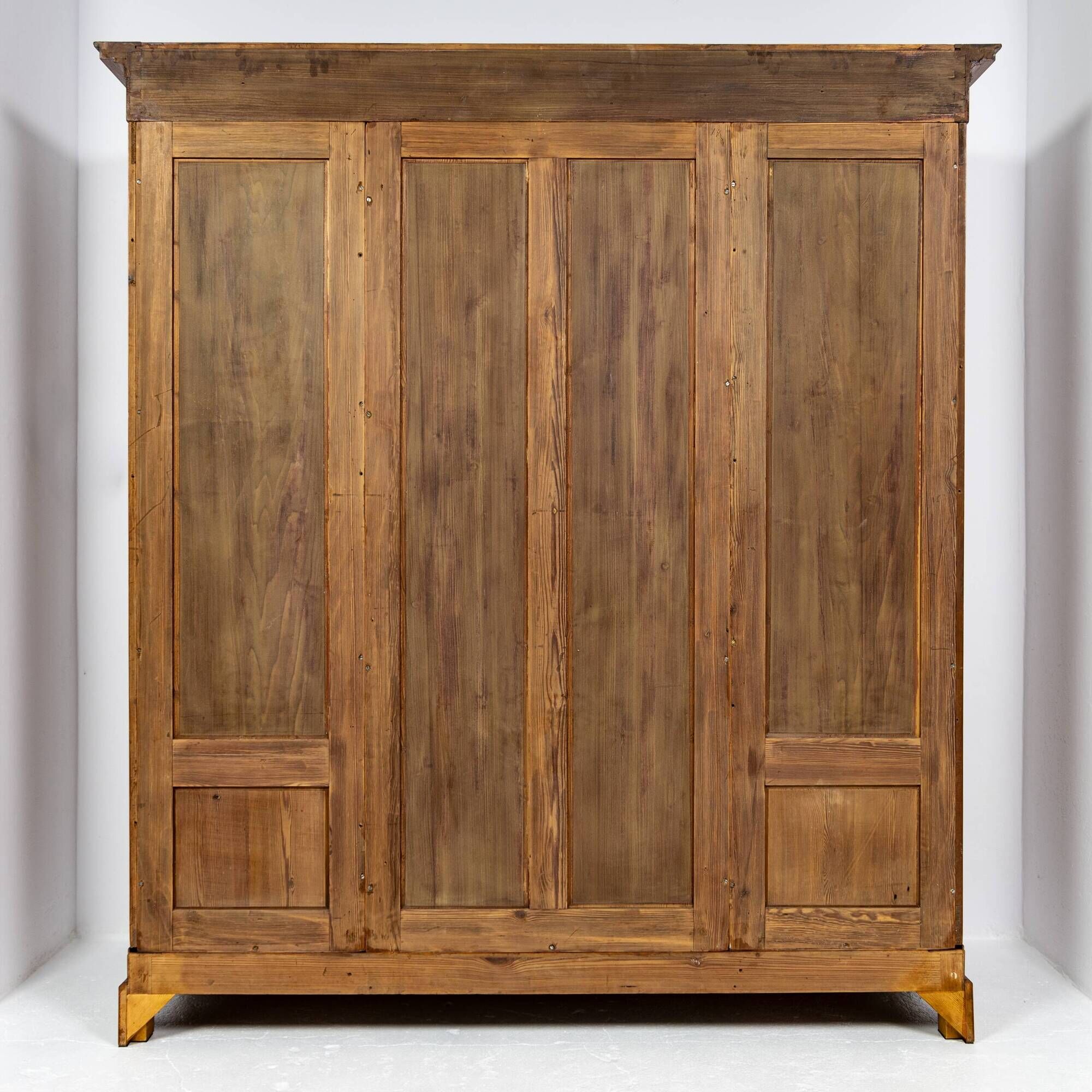 Large Art Nouveau cabinet in marquetry oak 1918-1930
