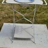 Meuble de toilette pliant en métal