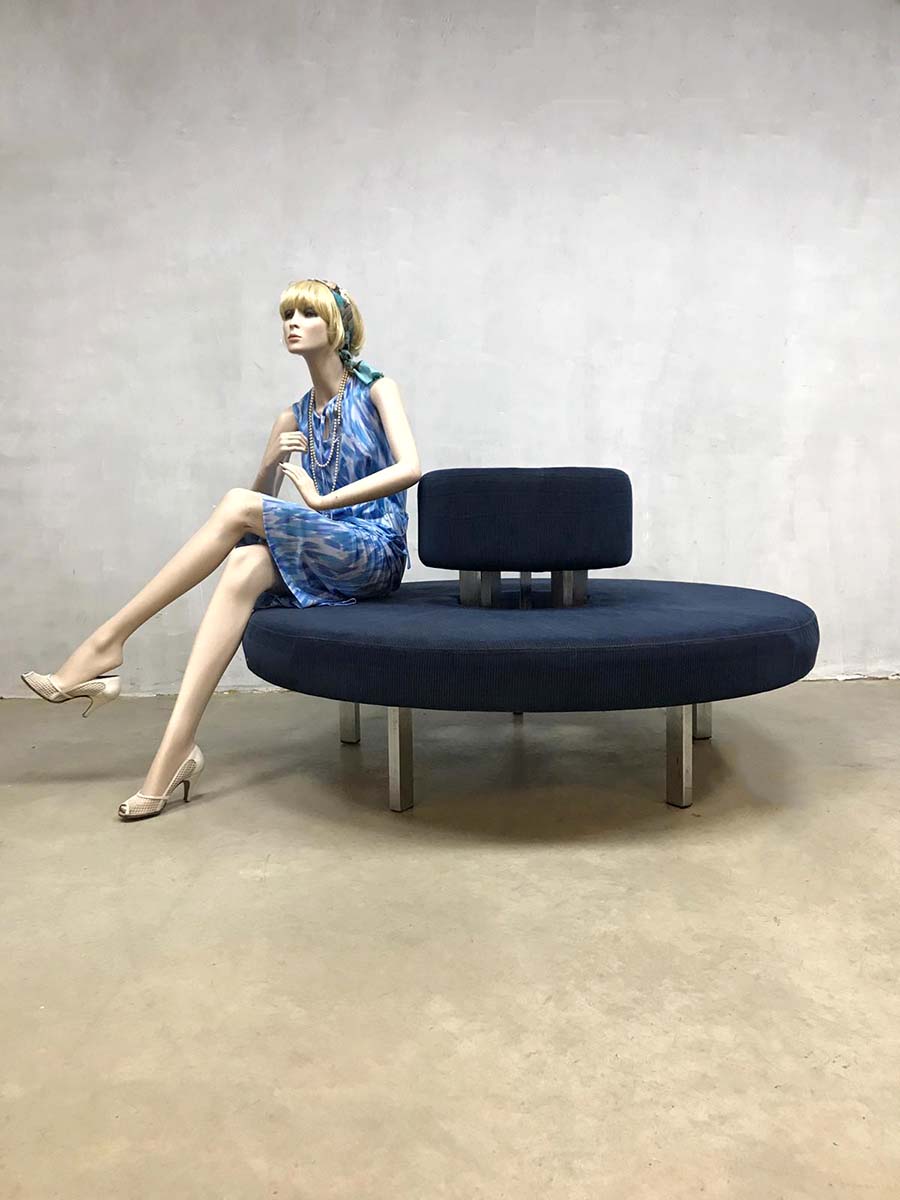 Blue corderoy round sofa ‘Infinity Circle’