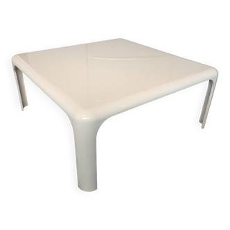 Demetrio 70 coffee table by Vico Magistretti for Artemide
