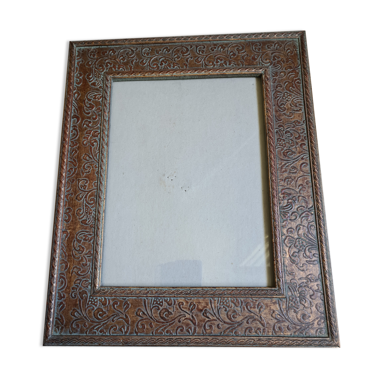 Sculpted photo frame