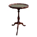 Table d’appoint à vin, guéridon ancien en bois et cuir vert