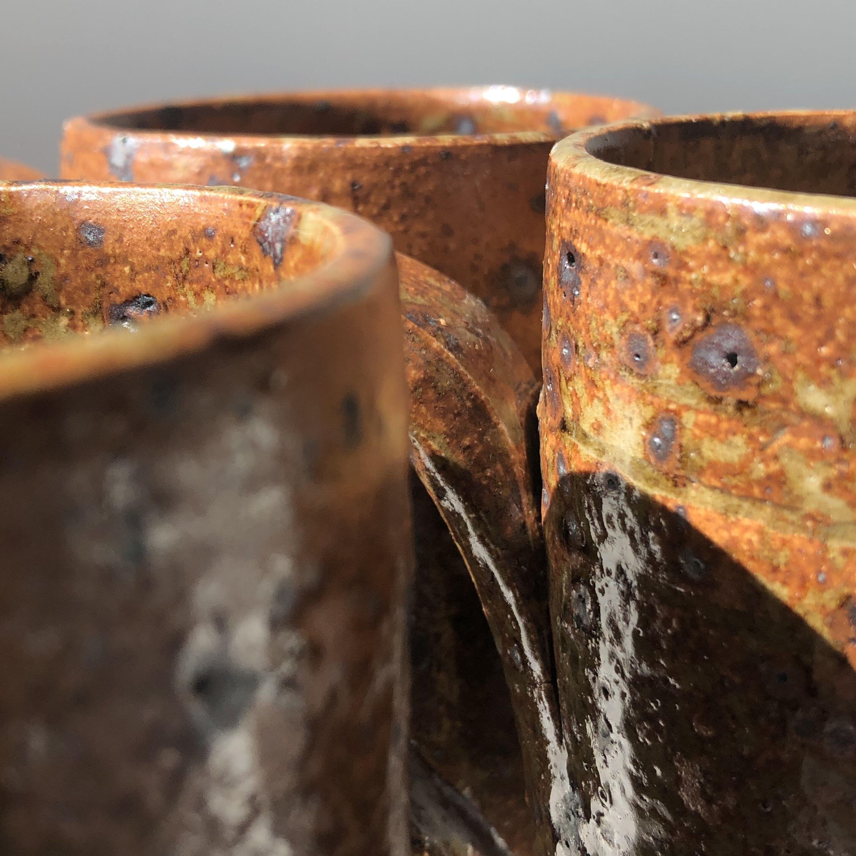 Lot de 3 mugs/tasses en grès pyrité