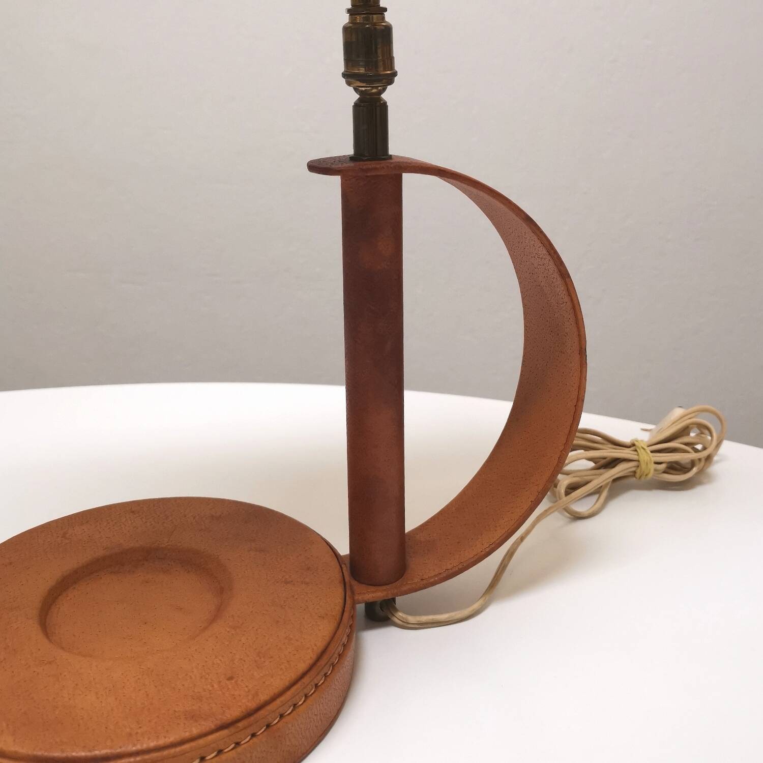 Lampe design diabolo cuir, 1950