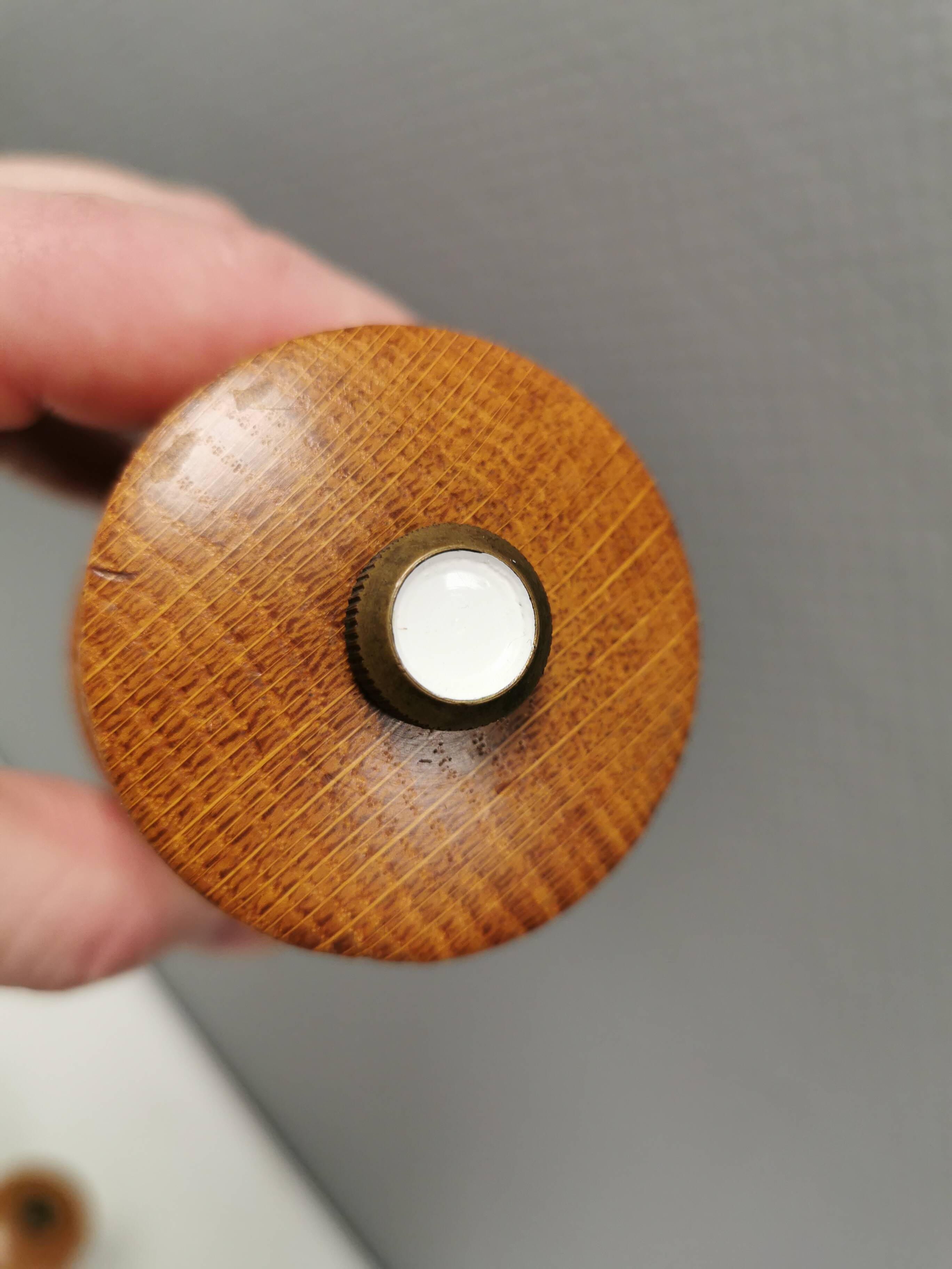 Moulins à sel et à poivre conçus par le designer danois Falle Uldall en chêne pour Dane Wood dans les années 1960.