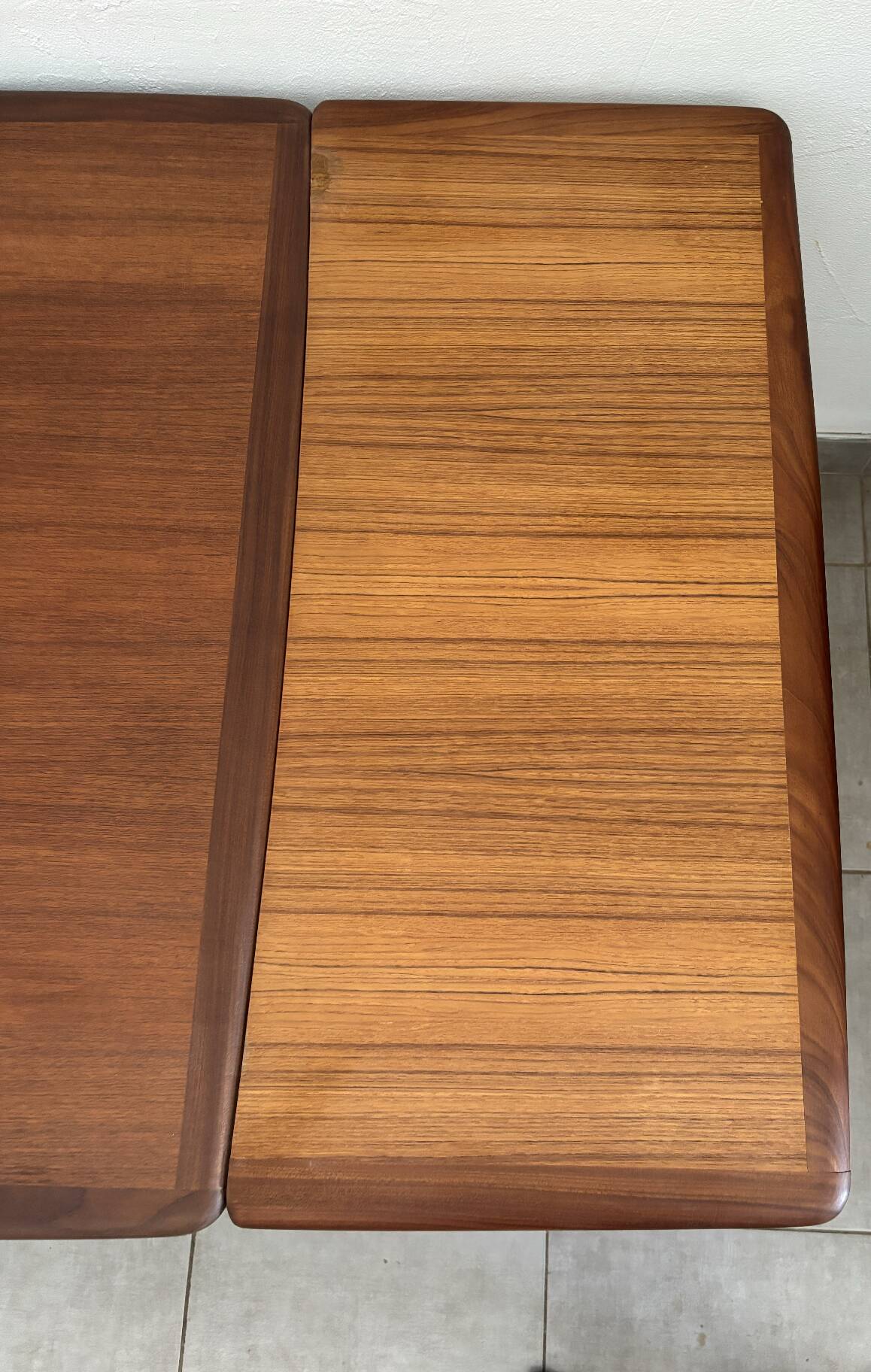 Extendable teak table in Scandinavian/Danish style, Ligne Roset, 1960s.