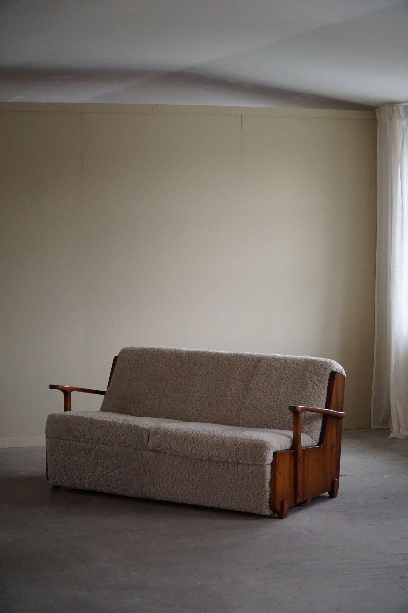 Modern Swedish two-seater independent sofa bed in pine and lambswool, 1950s.