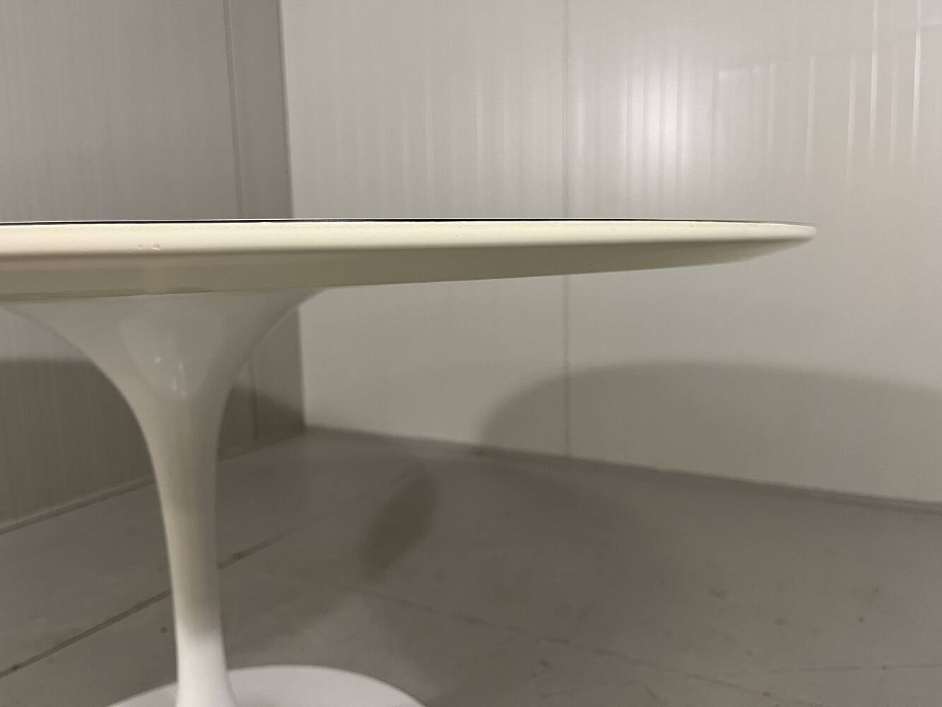 Knoll International Tulip dining table by Eero Saarinen