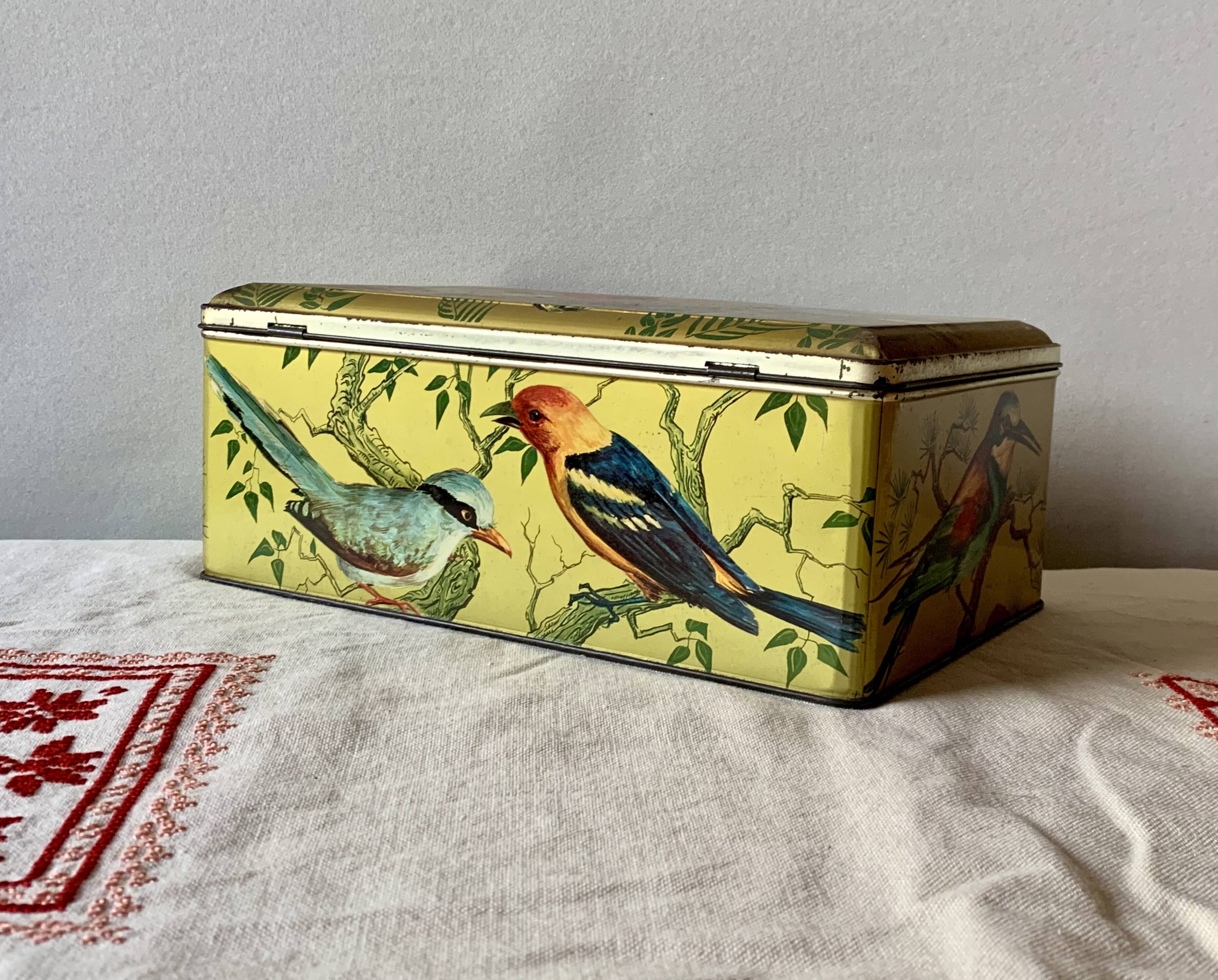 Large metal box - lithograph signed M. Beaudet - bird decoration