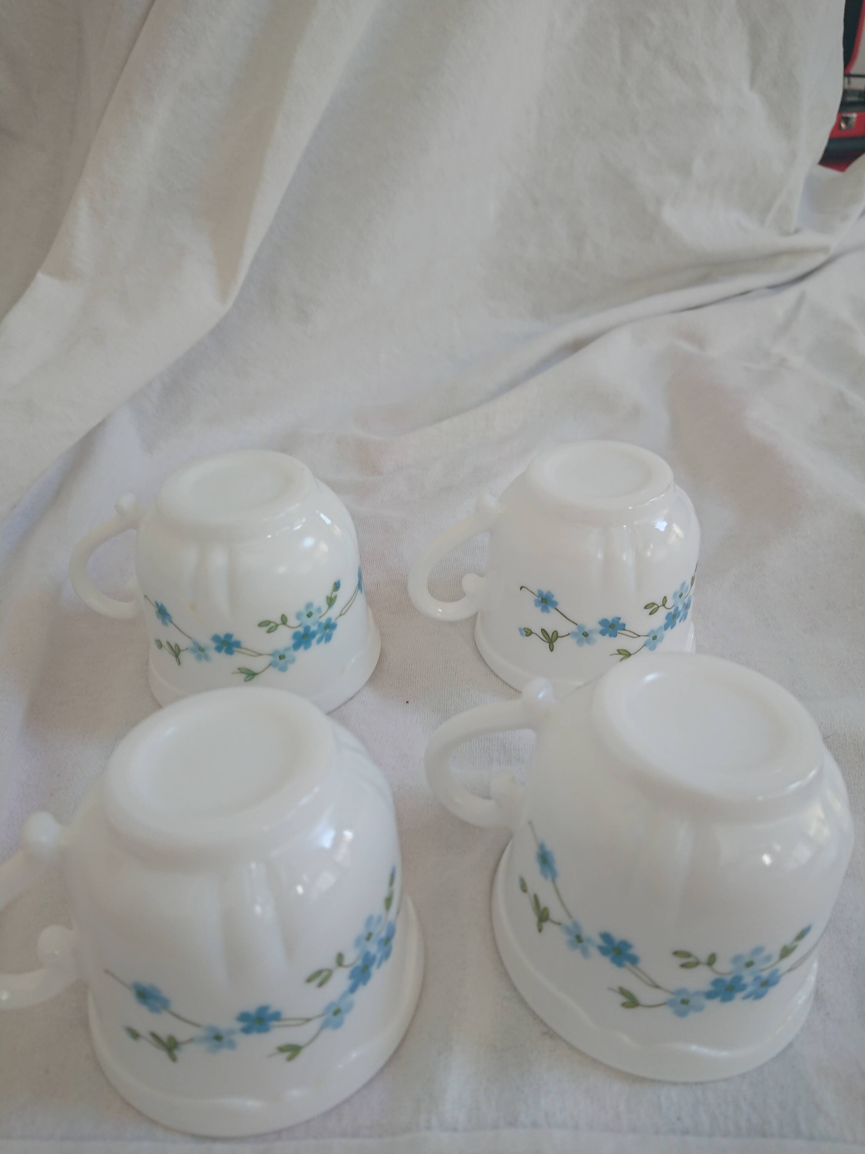 New Arcopal Myosotis cups