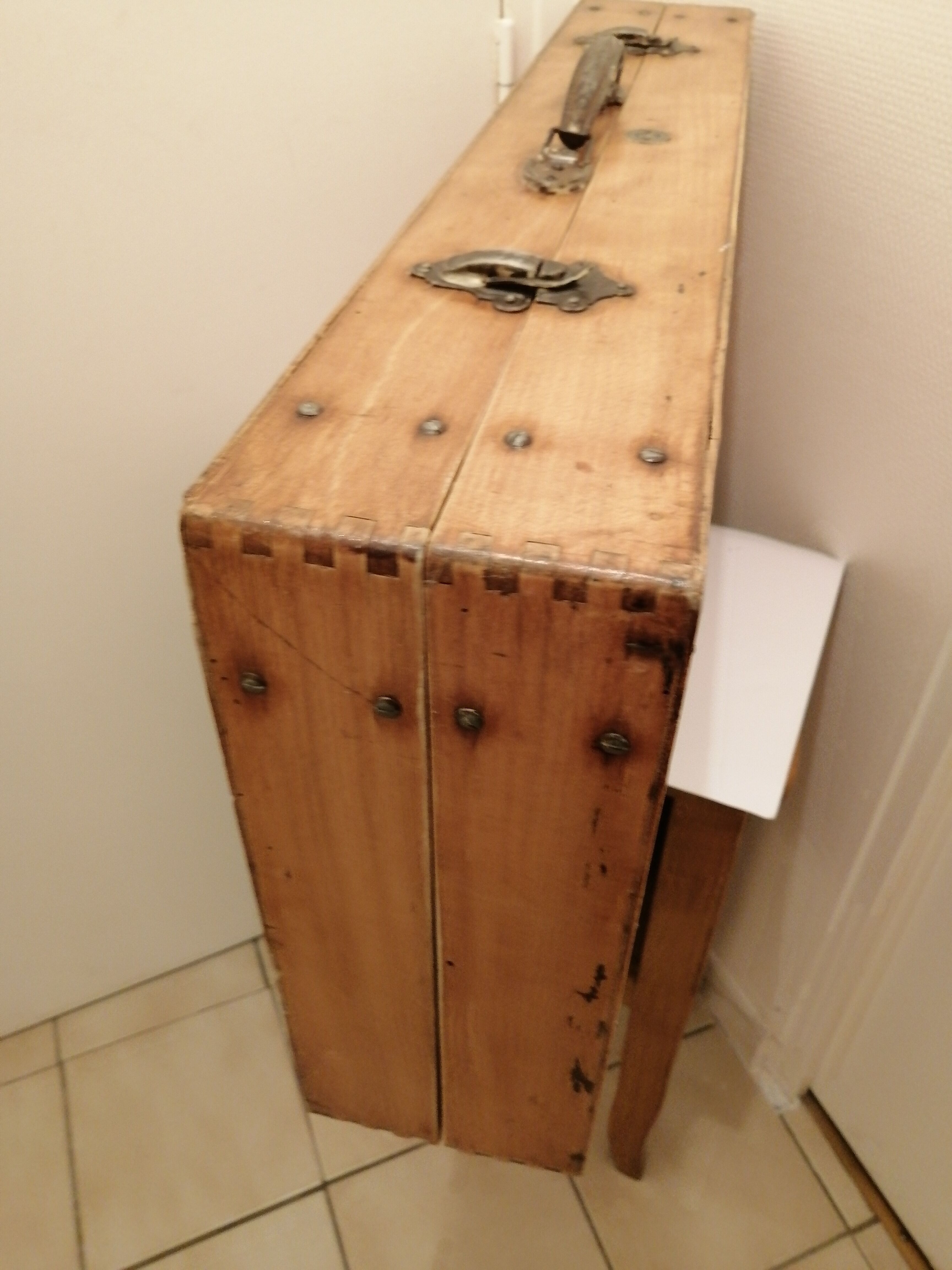 Wooden suitcase for old deco