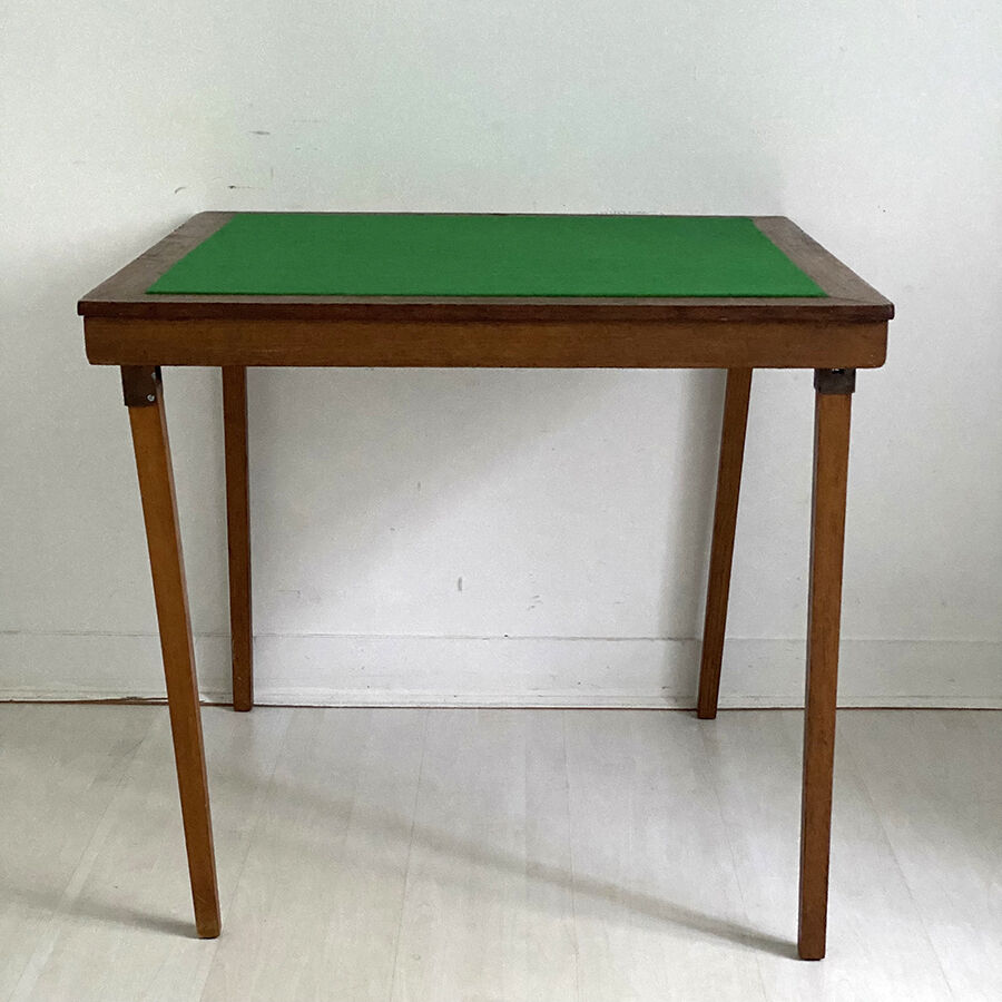 Folding bridge table