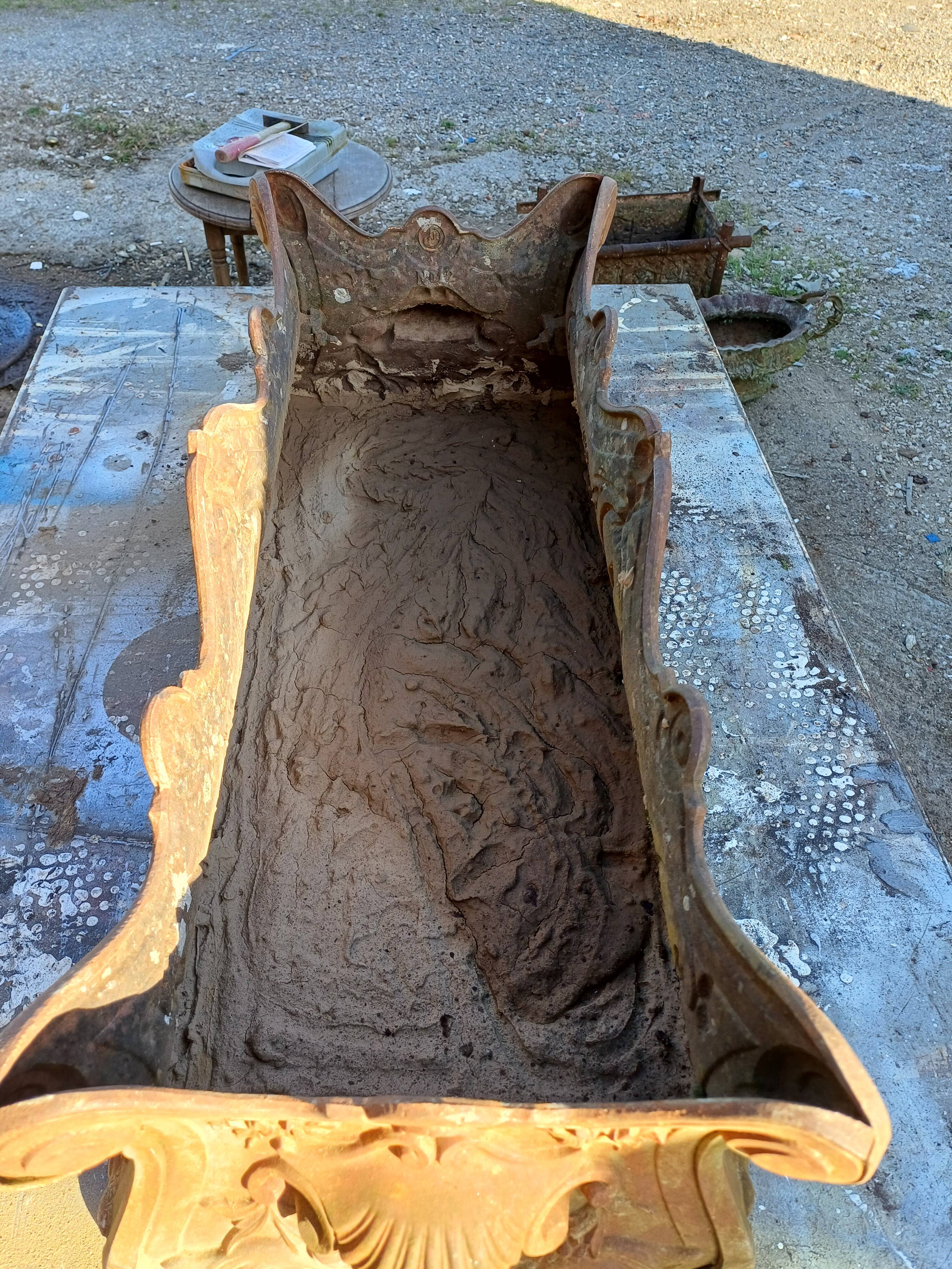 Large 1900 Cast Iron Planter in Rocaille Style: Charleville - Mézières